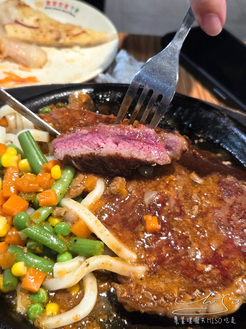 貴族世家板橋板新店|為了自助吧來的!螃蟹、蚵仔煎、豬腳、麻油雞,上百道料理多到像自助餐廳! - 第45張圖 貴族世家板橋板新店|為了自助吧來的!螃蟹、蚵仔煎、豬腳、麻油雞,上百道料理多到像自助餐廳!