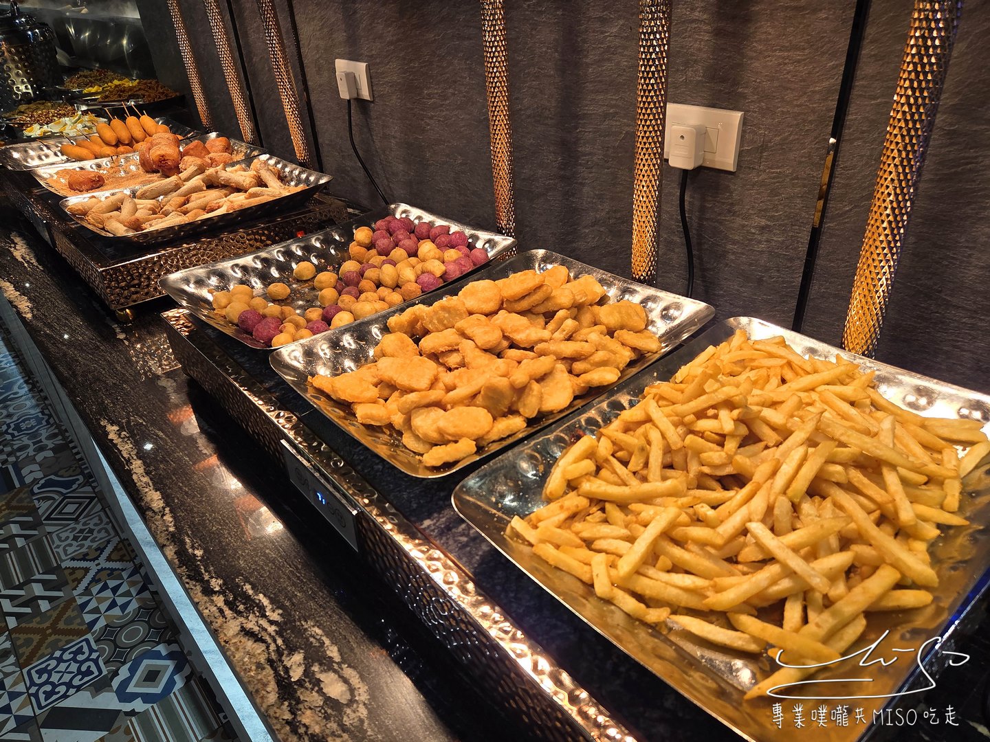 貴族世家板橋板新店|為了自助吧來的!螃蟹、蚵仔煎、豬腳、麻油雞,上百道料理多到像自助餐廳! - 第14張圖 貴族世家板橋板新店|為了自助吧來的!螃蟹、蚵仔煎、豬腳、麻油雞,上百道料理多到像自助餐廳!