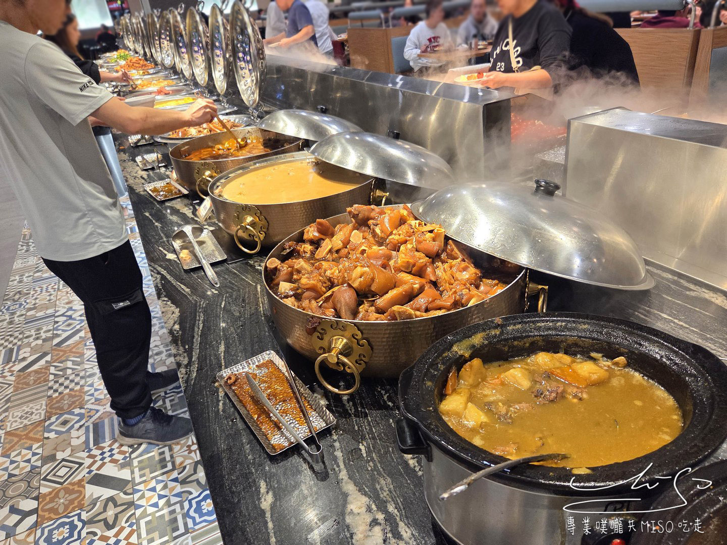 貴族世家板橋板新店|為了自助吧來的!螃蟹、蚵仔煎、豬腳、麻油雞,上百道料理多到像自助餐廳! - 第17張圖 貴族世家板橋板新店|為了自助吧來的!螃蟹、蚵仔煎、豬腳、麻油雞,上百道料理多到像自助餐廳!