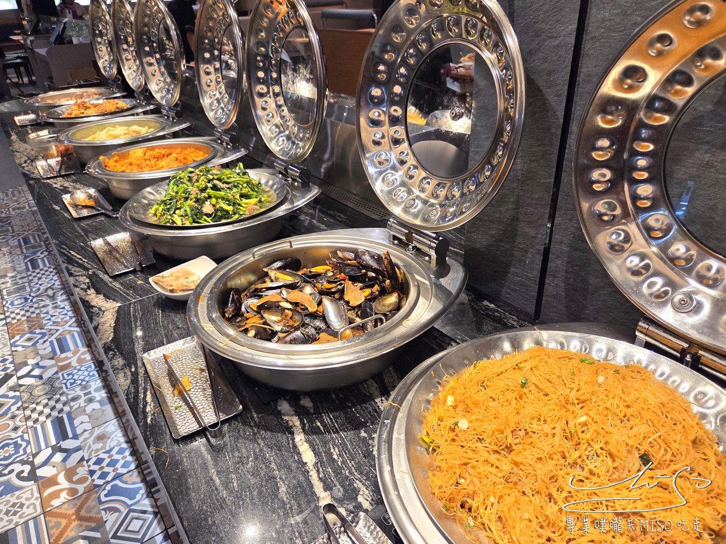 貴族世家板橋板新店|為了自助吧來的!螃蟹、蚵仔煎、豬腳、麻油雞,上百道料理多到像自助餐廳! - 第15張圖 貴族世家板橋板新店|為了自助吧來的!螃蟹、蚵仔煎、豬腳、麻油雞,上百道料理多到像自助餐廳!