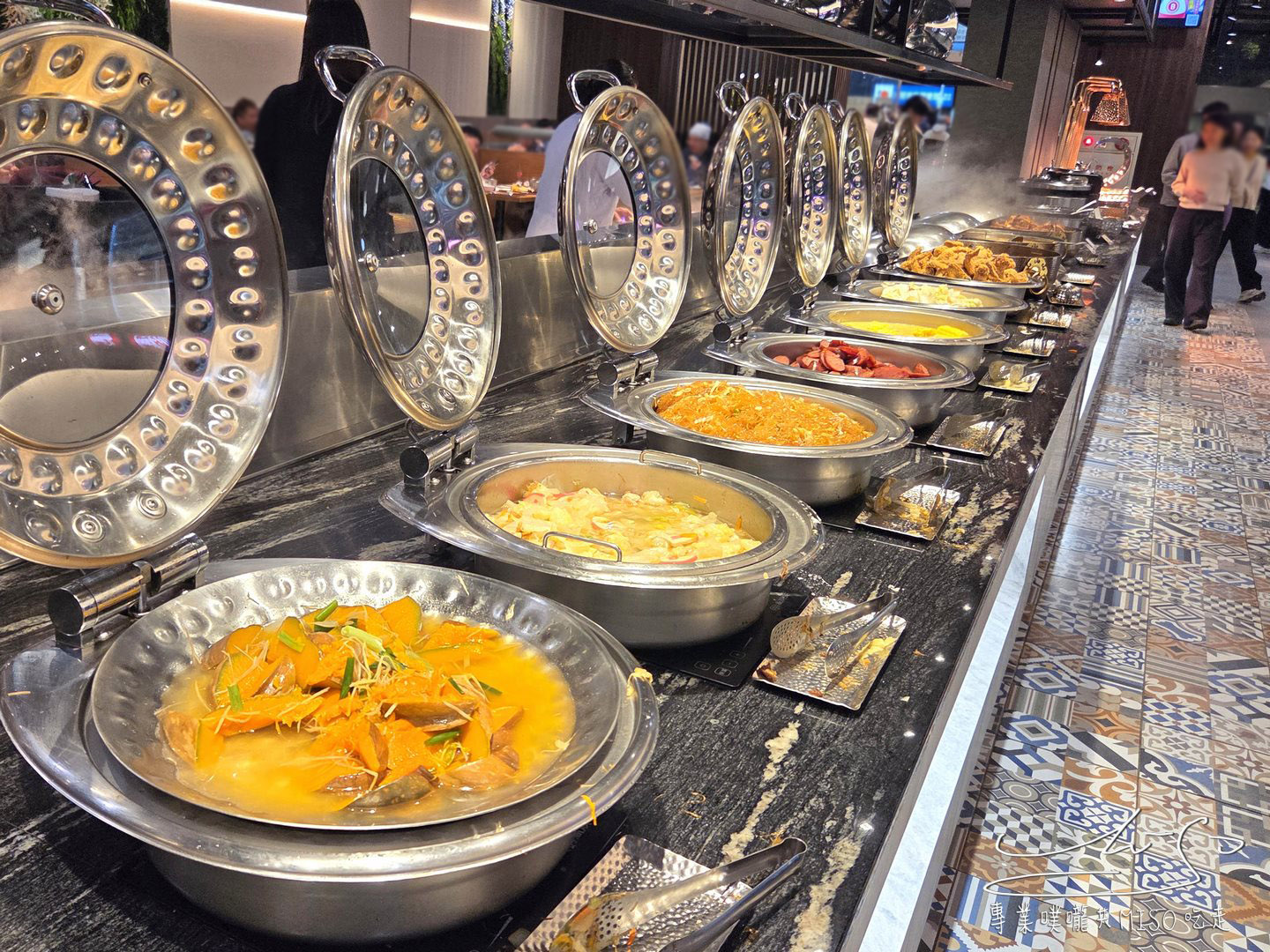 貴族世家板橋板新店|為了自助吧來的!螃蟹、蚵仔煎、豬腳、麻油雞,上百道料理多到像自助餐廳! - 第16張圖 貴族世家板橋板新店|為了自助吧來的!螃蟹、蚵仔煎、豬腳、麻油雞,上百道料理多到像自助餐廳!