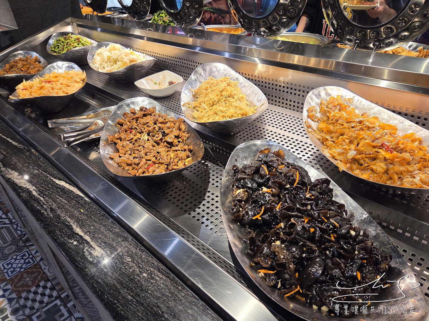 貴族世家板橋板新店|為了自助吧來的!螃蟹、蚵仔煎、豬腳、麻油雞,上百道料理多到像自助餐廳! - 第24張圖 貴族世家板橋板新店|為了自助吧來的!螃蟹、蚵仔煎、豬腳、麻油雞,上百道料理多到像自助餐廳!