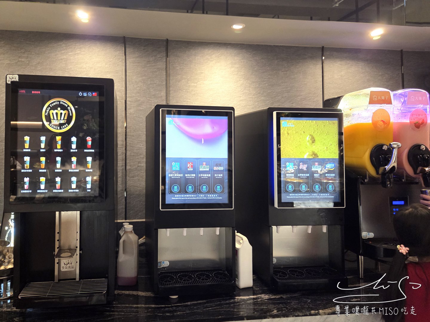 貴族世家板橋板新店|為了自助吧來的!螃蟹、蚵仔煎、豬腳、麻油雞,上百道料理多到像自助餐廳! - 第32張圖 貴族世家板橋板新店|為了自助吧來的!螃蟹、蚵仔煎、豬腳、麻油雞,上百道料理多到像自助餐廳!