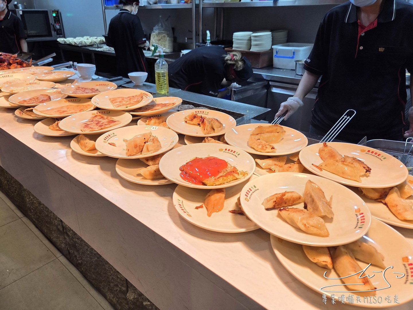 貴族世家板橋板新店|為了自助吧來的!螃蟹、蚵仔煎、豬腳、麻油雞,上百道料理多到像自助餐廳! - 第39張圖 貴族世家板橋板新店|為了自助吧來的!螃蟹、蚵仔煎、豬腳、麻油雞,上百道料理多到像自助餐廳!