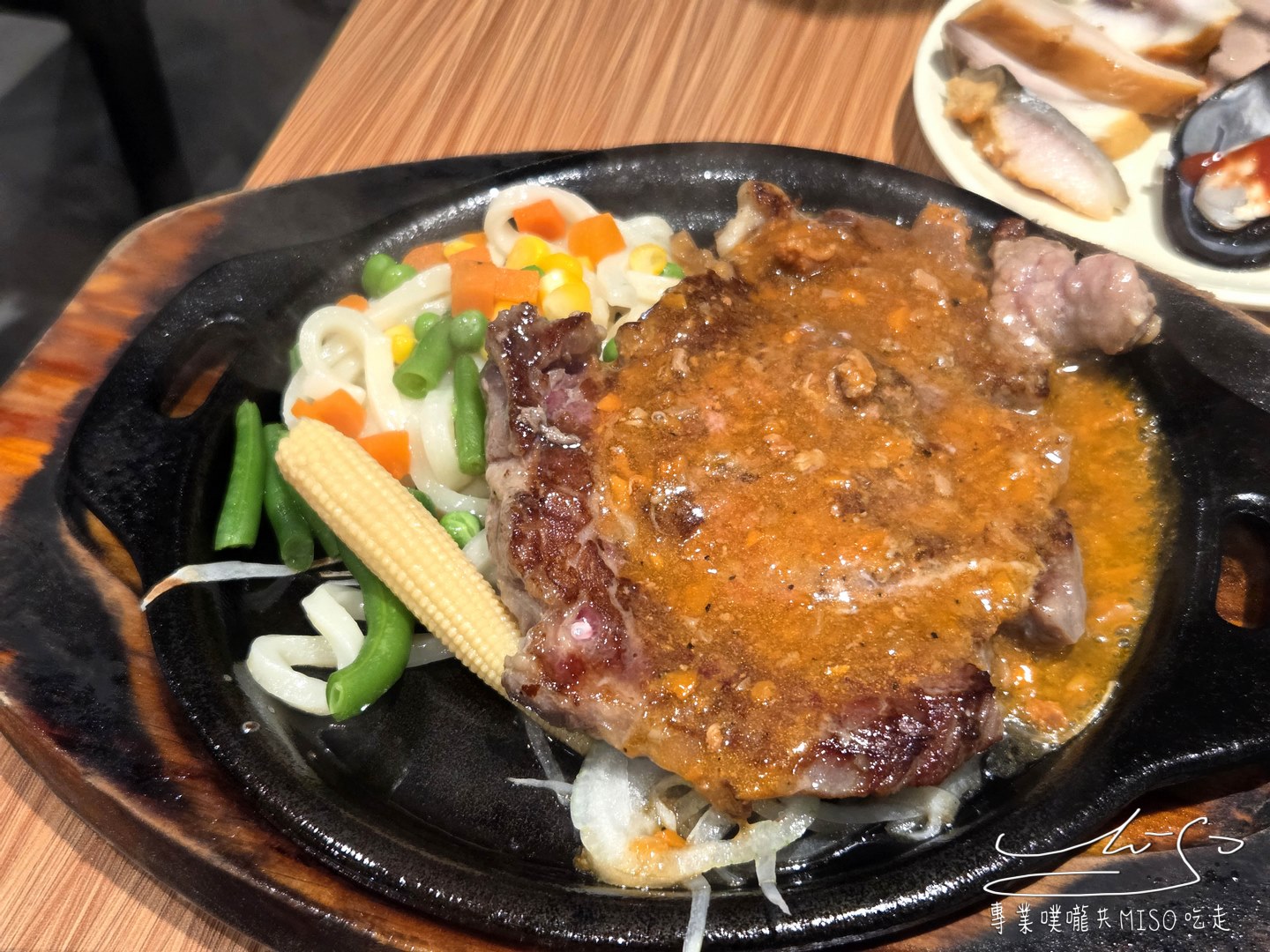 貴族世家板橋板新店|為了自助吧來的!螃蟹、蚵仔煎、豬腳、麻油雞,上百道料理多到像自助餐廳! - 第46張圖 貴族世家板橋板新店|為了自助吧來的!螃蟹、蚵仔煎、豬腳、麻油雞,上百道料理多到像自助餐廳!