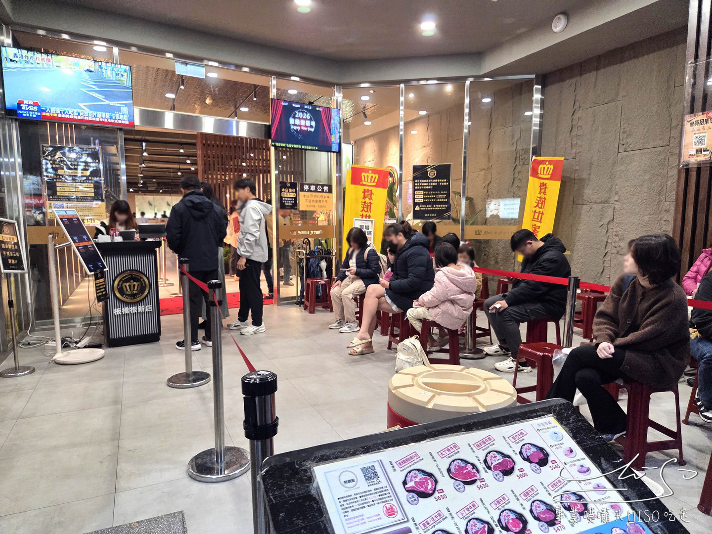 貴族世家板橋板新店|為了自助吧來的!螃蟹、蚵仔煎、豬腳、麻油雞,上百道料理多到像自助餐廳! - 第5張圖 貴族世家板橋板新店|為了自助吧來的!螃蟹、蚵仔煎、豬腳、麻油雞,上百道料理多到像自助餐廳!