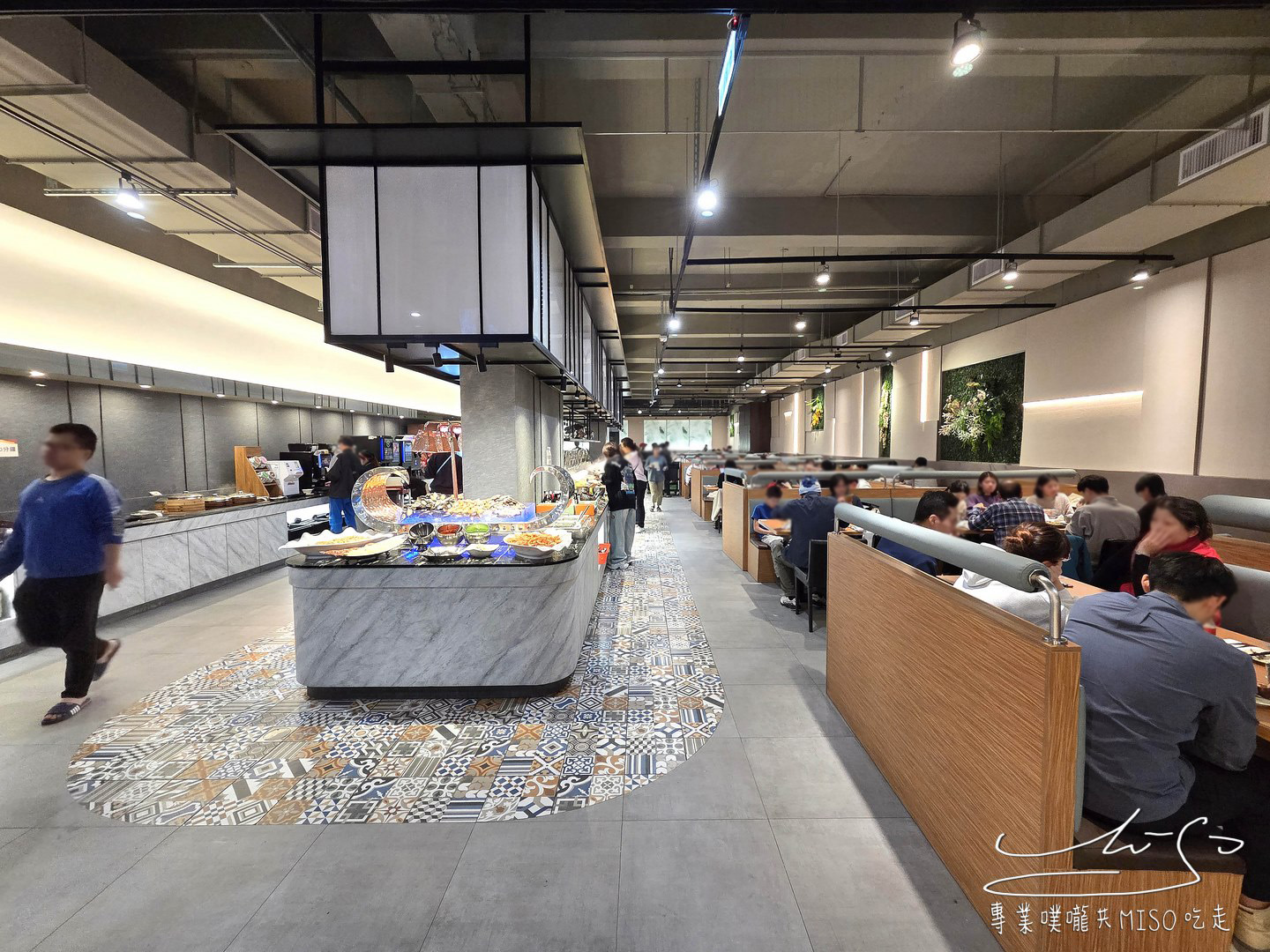 貴族世家板橋板新店|為了自助吧來的!螃蟹、蚵仔煎、豬腳、麻油雞,上百道料理多到像自助餐廳! - 第8張圖 貴族世家板橋板新店|為了自助吧來的!螃蟹、蚵仔煎、豬腳、麻油雞,上百道料理多到像自助餐廳!