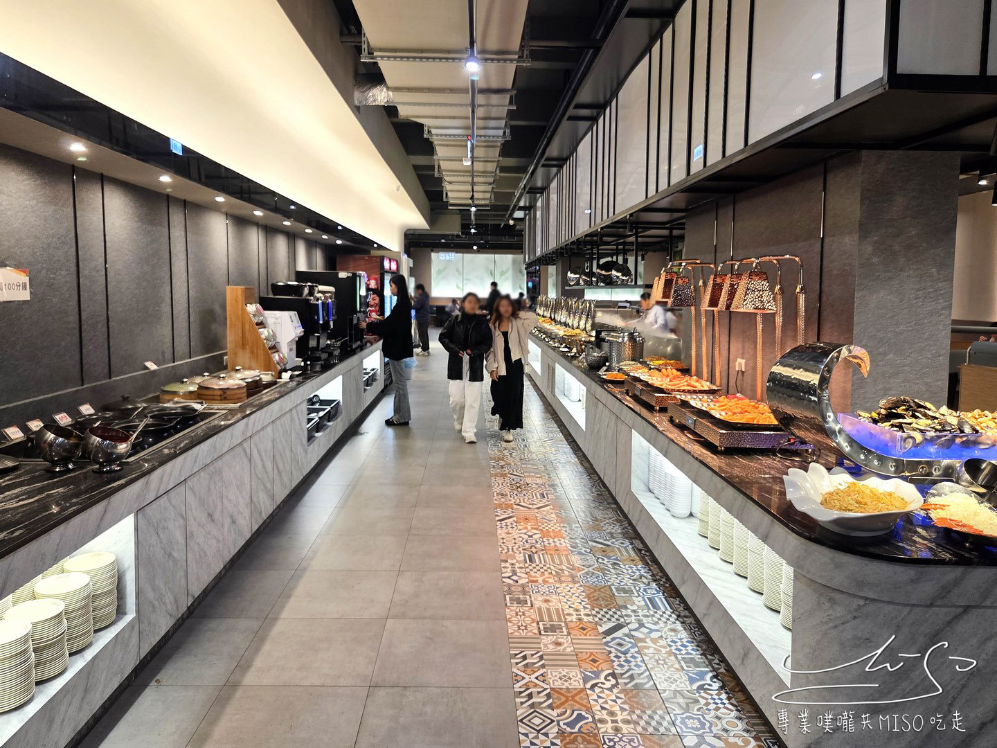 貴族世家板橋板新店|為了自助吧來的!螃蟹、蚵仔煎、豬腳、麻油雞,上百道料理多到像自助餐廳! - 第9張圖 貴族世家板橋板新店|為了自助吧來的!螃蟹、蚵仔煎、豬腳、麻油雞,上百道料理多到像自助餐廳!