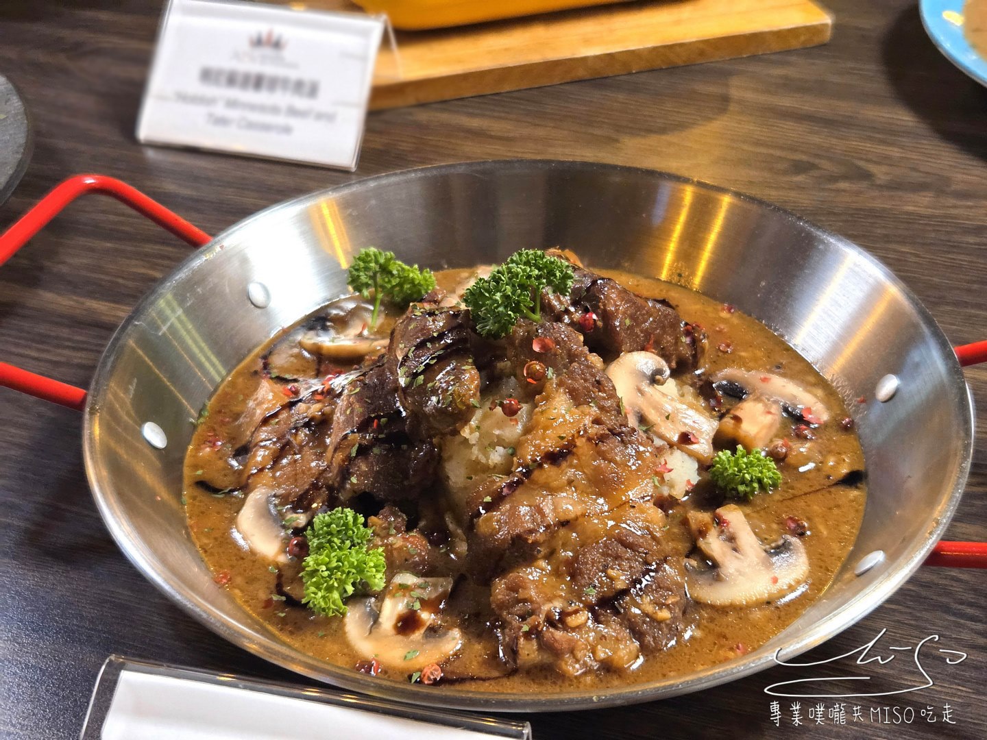 ABV美式餐酒館｜不用飛美國！明尼蘇達州美食季登台，爆漿起司漢堡還有超罪惡薯球牛肉派！