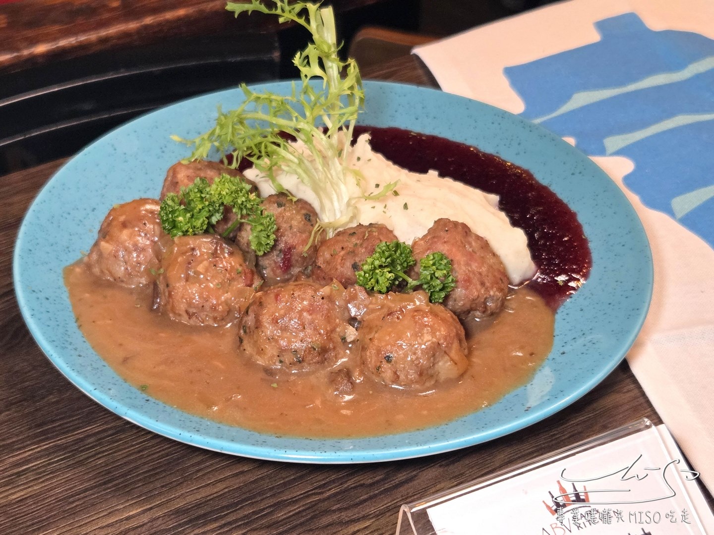 ABV美式餐酒館｜不用飛美國！明尼蘇達州美食季登台，爆漿起司漢堡還有超罪惡薯球牛肉派！