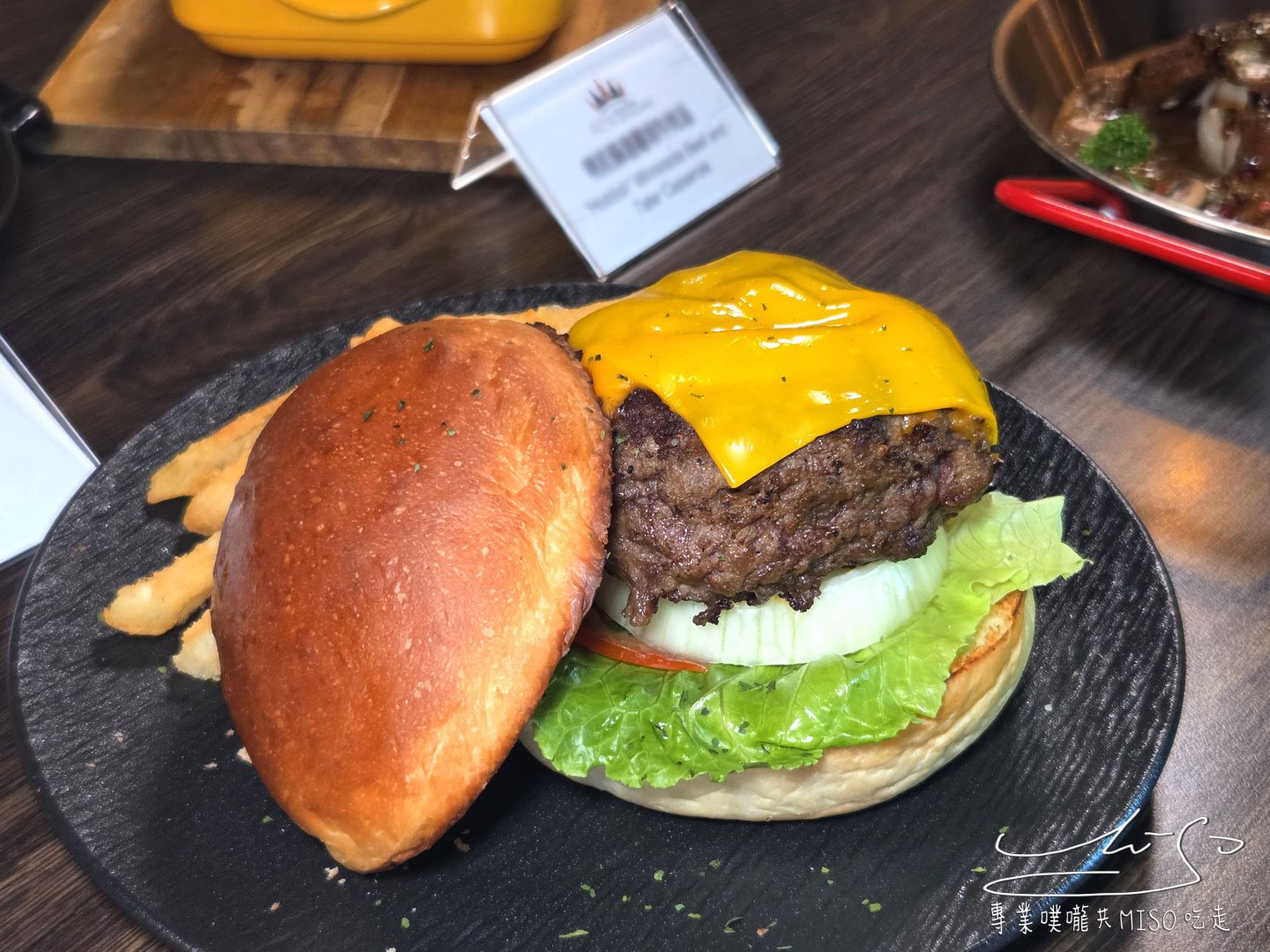ABV美式餐酒館｜不用飛美國！明尼蘇達州美食季登台，爆漿起司漢堡還有超罪惡薯球牛肉派！