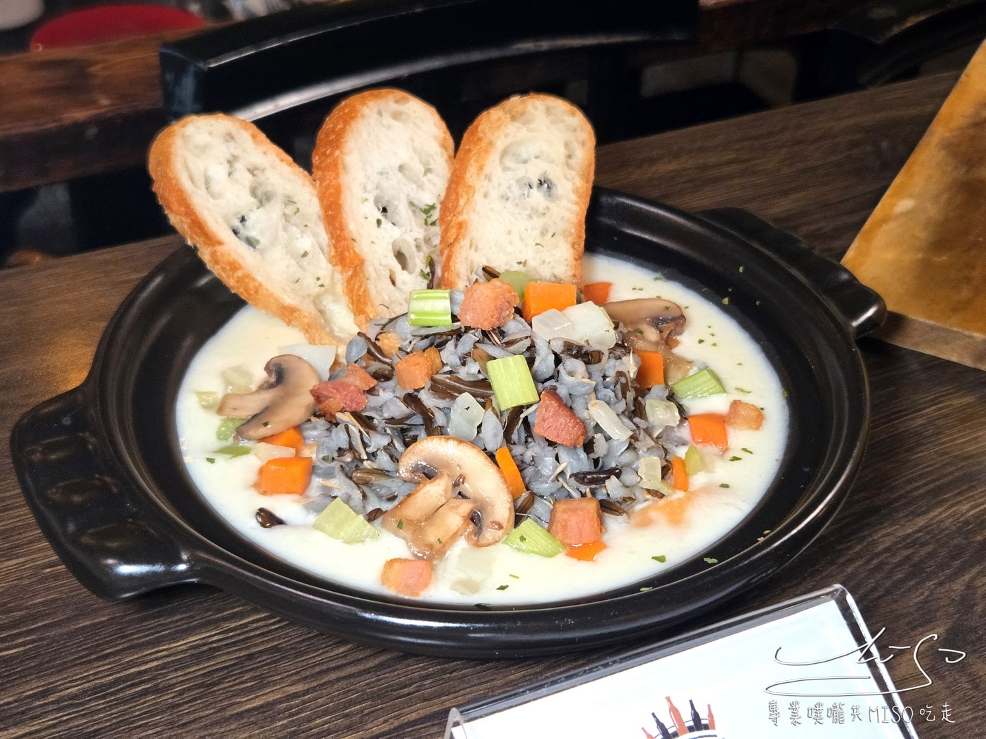 ABV美式餐酒館｜不用飛美國！明尼蘇達州美食季登台，爆漿起司漢堡還有超罪惡薯球牛肉派！