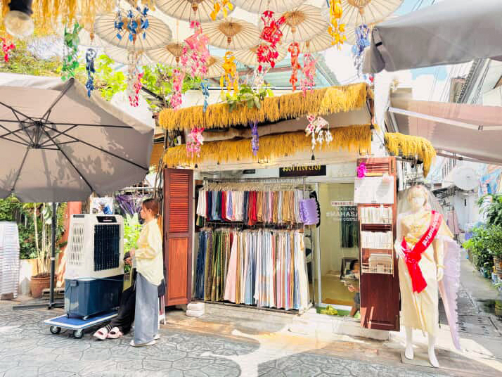 MAHASANÉ THAI COSTUME｜曼谷鄭王廟泰服推薦！泰服租借只要200元，預約方式、注意事項，文章詳細說明！