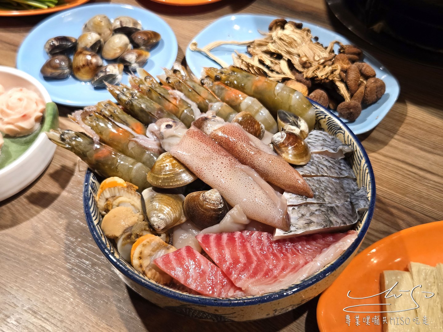 韋爐復刻食鍋巨城店|新竹巨城美食推薦!食材新鮮多樣,營業到凌晨3點,新竹聚餐宵夜首選! - 第32張圖 韋爐復刻食鍋巨城店|新竹巨城美食推薦!食材新鮮多樣,營業到凌晨3點,新竹聚餐宵夜首選!