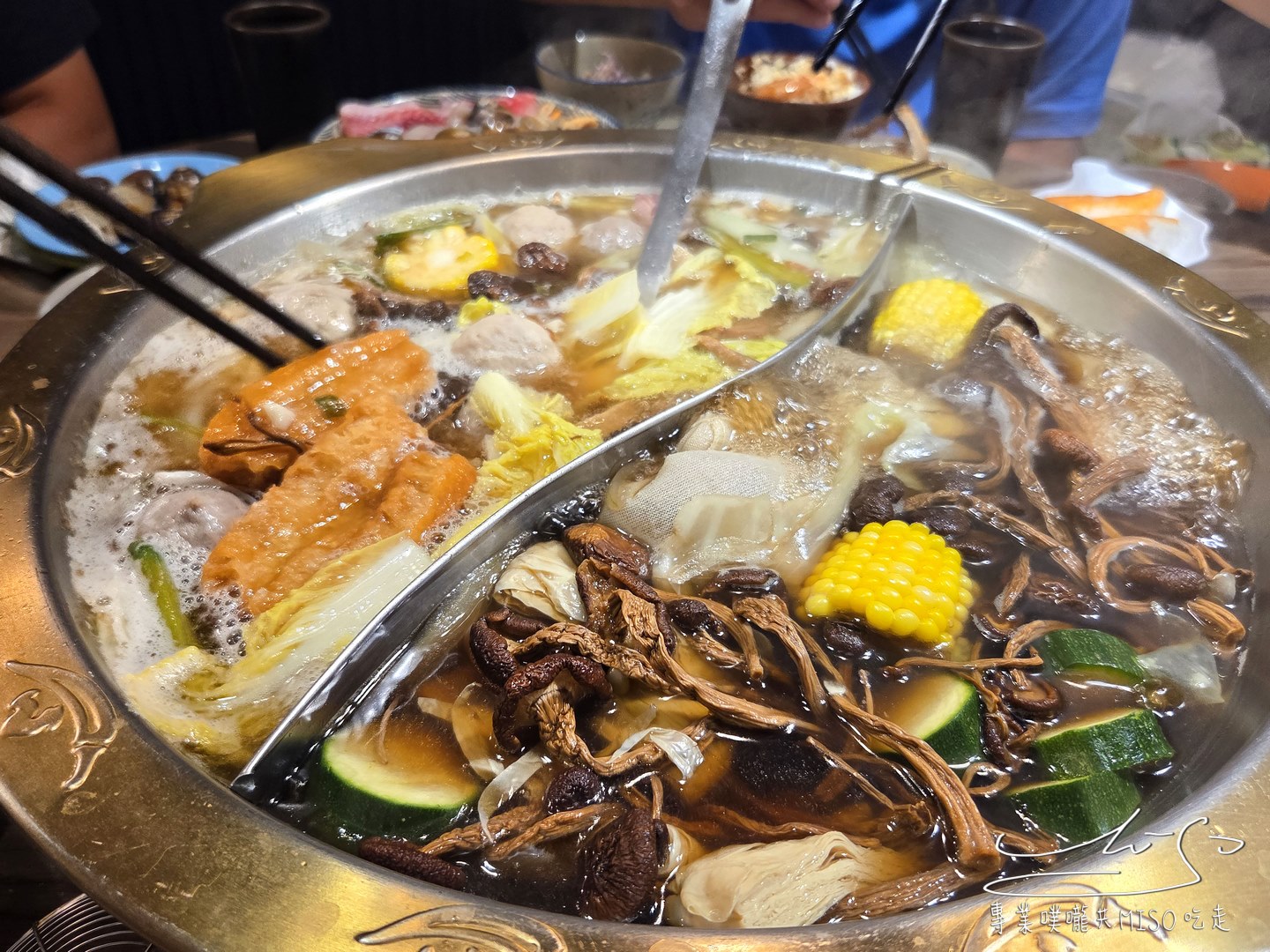 韋爐復刻食鍋巨城店|新竹巨城美食推薦!食材新鮮多樣,營業到凌晨3點,新竹聚餐宵夜首選! - 第34張圖 韋爐復刻食鍋巨城店|新竹巨城美食推薦!食材新鮮多樣,營業到凌晨3點,新竹聚餐宵夜首選!