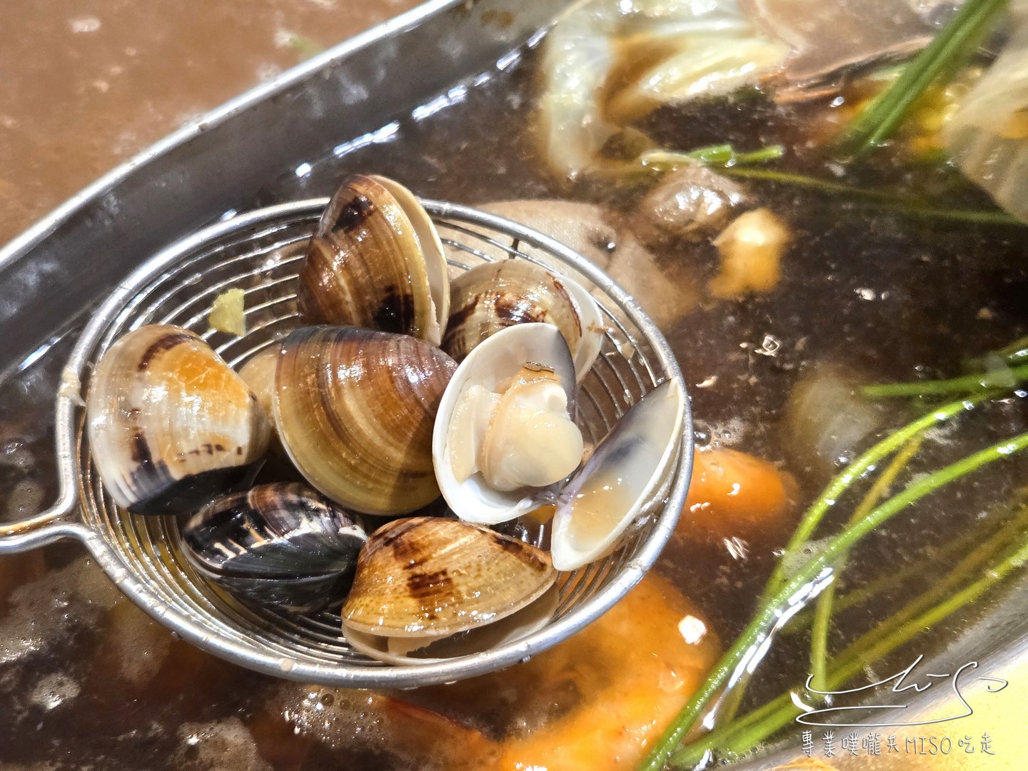 韋爐復刻食鍋巨城店|新竹巨城美食推薦!食材新鮮多樣,營業到凌晨3點,新竹聚餐宵夜首選! - 第33張圖 韋爐復刻食鍋巨城店|新竹巨城美食推薦!食材新鮮多樣,營業到凌晨3點,新竹聚餐宵夜首選!