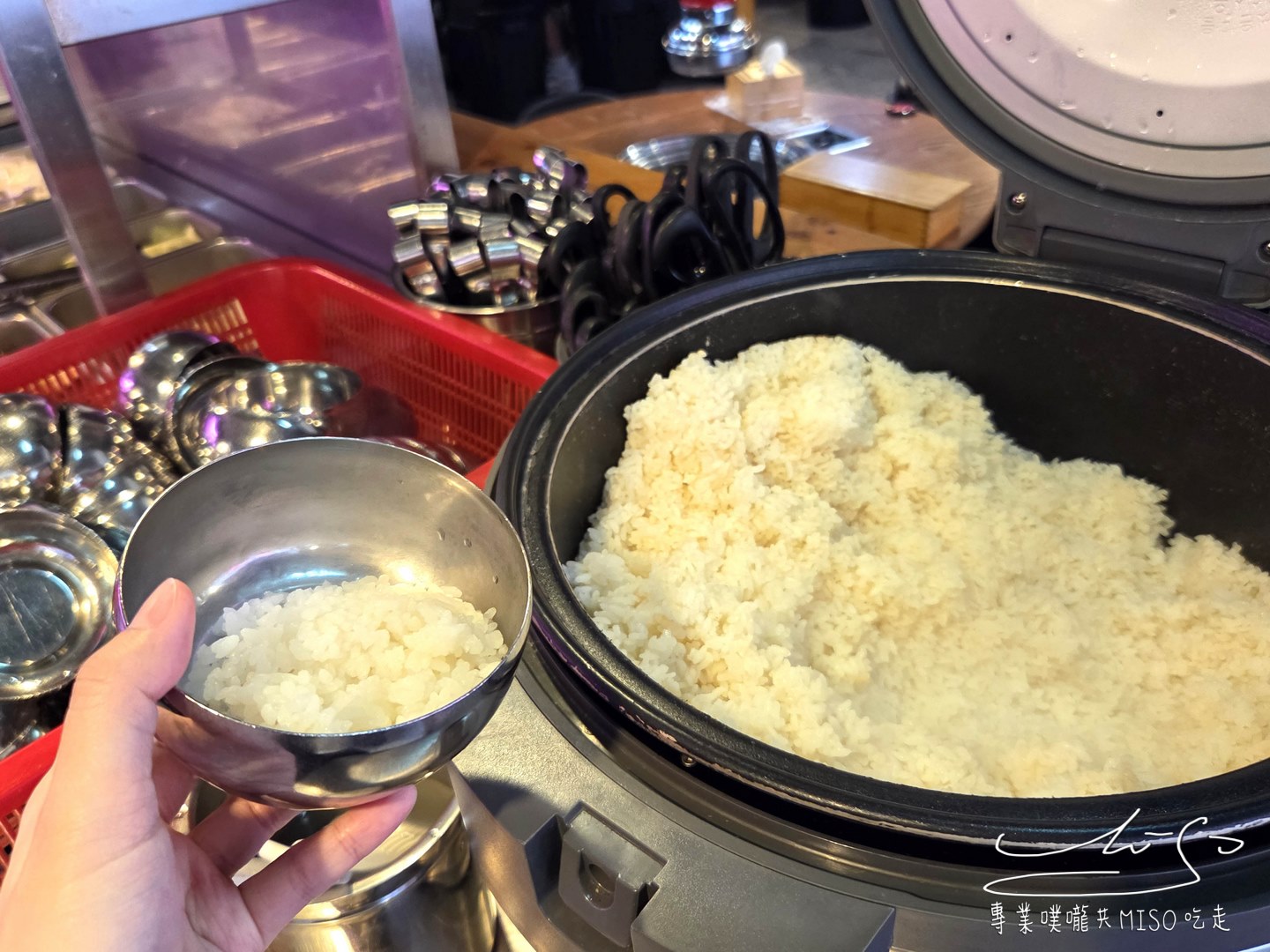 Mongvely|明洞烤肉吃到飽!牛肉無限續,台幣880冷麵、大醬湯、泡麵、飲料任你吃! - 第15張圖 Mongvely|明洞烤肉吃到飽!牛肉無限續,台幣880冷麵、大醬湯、泡麵、飲料任你吃!