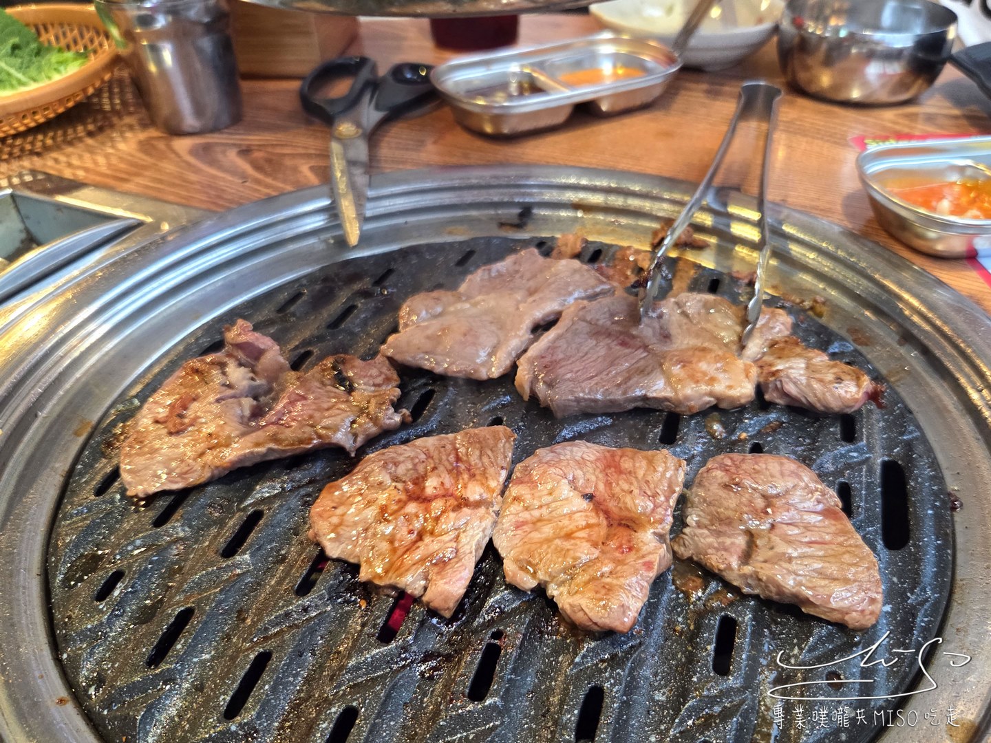Mongvely|明洞烤肉吃到飽!牛肉無限續,台幣880冷麵、大醬湯、泡麵、飲料任你吃! - 第22張圖 Mongvely|明洞烤肉吃到飽!牛肉無限續,台幣880冷麵、大醬湯、泡麵、飲料任你吃!