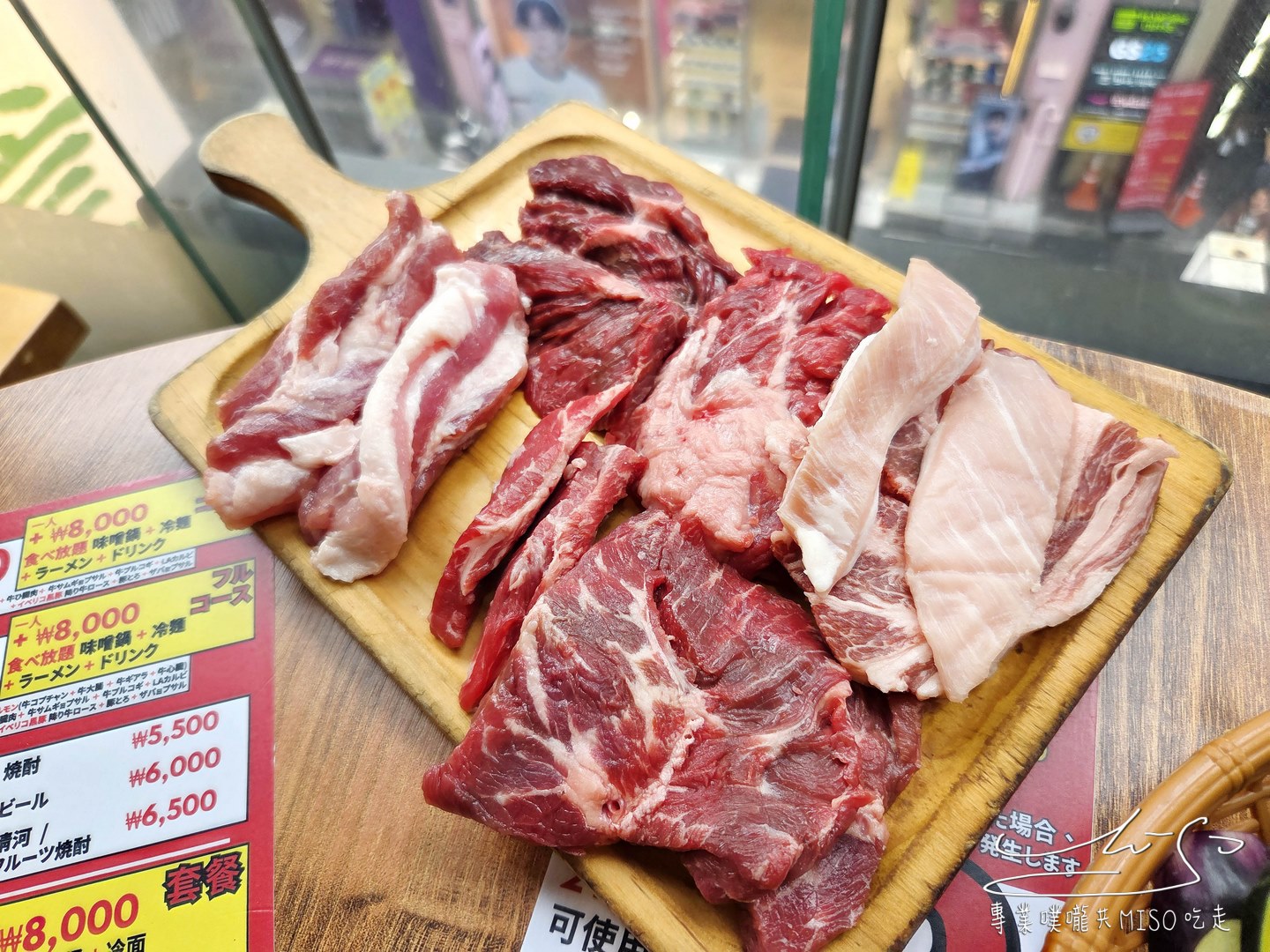 Mongvely|明洞烤肉吃到飽!牛肉無限續,台幣880冷麵、大醬湯、泡麵、飲料任你吃! - 第21張圖 Mongvely|明洞烤肉吃到飽!牛肉無限續,台幣880冷麵、大醬湯、泡麵、飲料任你吃!