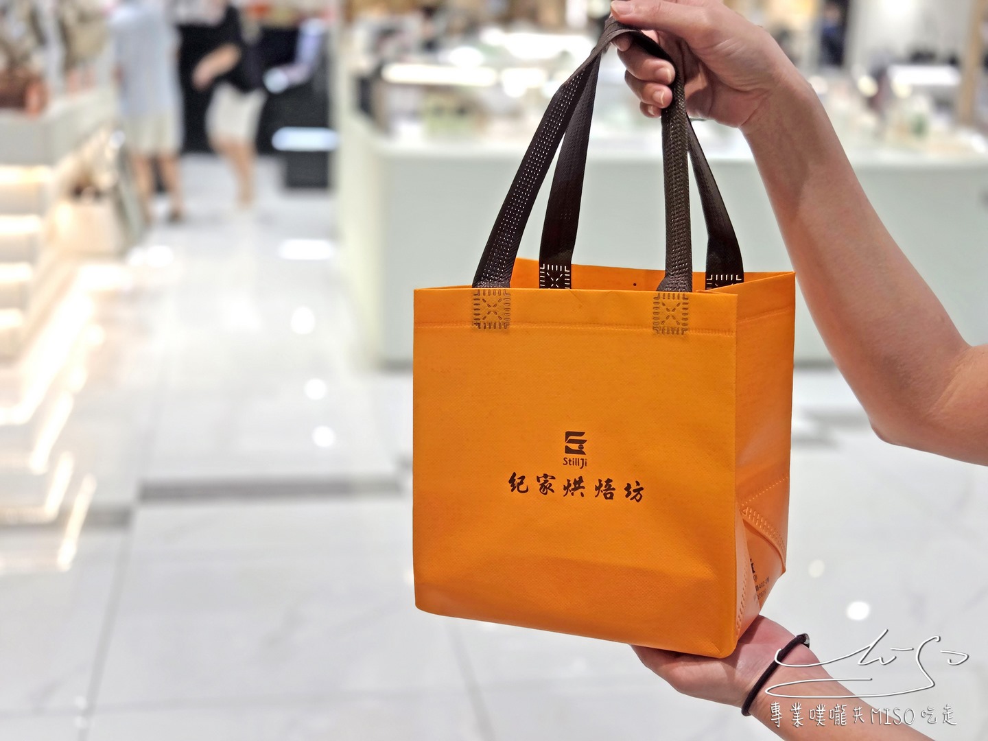 紀家蛋黃酥｜2026中秋節送禮推薦！彰化必買人氣禮盒，皮酥、豆沙細緻、蛋黃飽滿不甜膩！