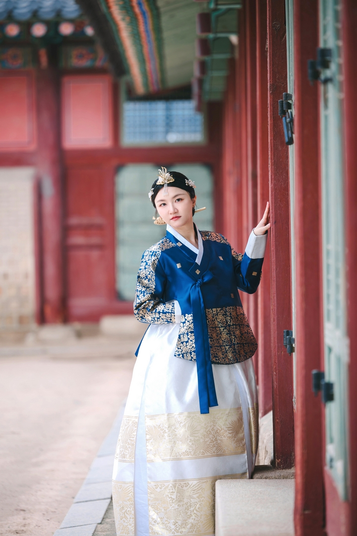 首爾景福宮韓服推薦｜韓服STAR租借體驗，中文服務+造型攝影一次搞定，步行3分鐘抵達景福宮！